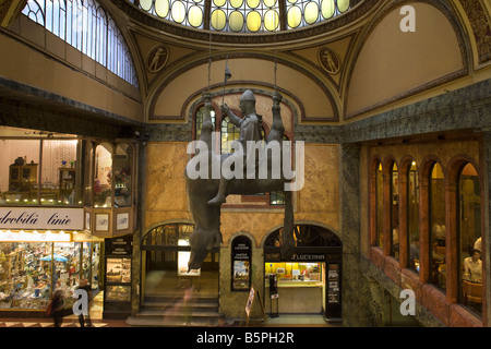 REITER-STATUE DES HEILIGEN WENZEL (©DAVID CERNY 1999) LUCERNA-GANGGALERIE PRAHA TSCHECHISCHE REPUBLIK Stockfoto