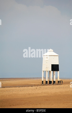 Die alte hölzerne Leuchtturm in Burnham-on-Sea bei Ebbe. Stockfoto