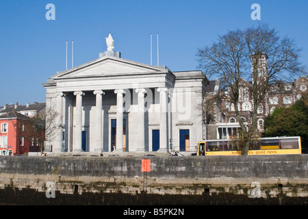 St Patricks Quay am Fluss Lee, katholische Kirche St. Mary, Stadt Cork, Irland Stockfoto