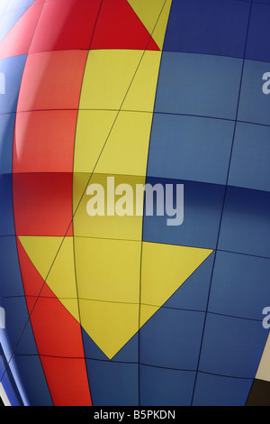 Das Pfeil-Muster auf einem Multi farbige Hot Air Balloon Stockfoto