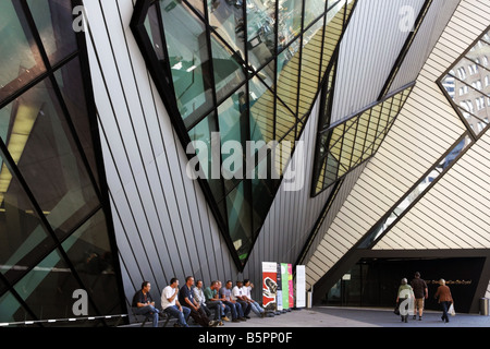 Eingang zum Royal Ontario Museum in Toronto Kanada Stockfoto