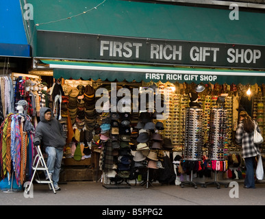 Bürgersteig-Shop in New York City Stockfoto
