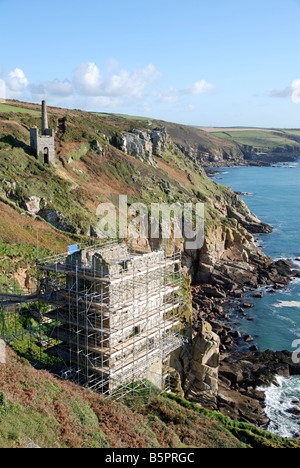 eine alte kornische Zinn mine renoviert an Trewavas Spitze in der Nähe von Porthleven, Cornwall, uk Stockfoto