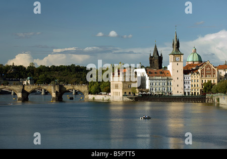 SMETANA MUSEUM ALTE WASSER TURM VLTAVA FLUSS ALTSTADT MALA STRANA PRAG TSCHECHISCHE REPUBLIK Stockfoto