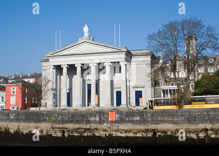 St Patricks Quay am Fluss Lee, katholische Kirche St. Mary, Stadt Cork, Irland Stockfoto