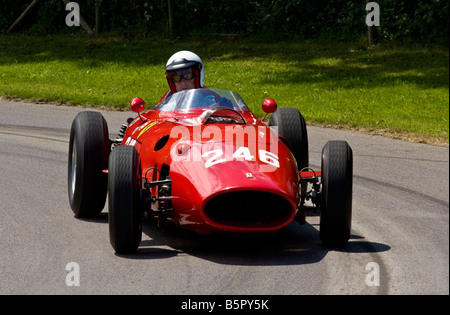 1960 Typ Ferrari 246 Dino mit Fahrer Roald Goethe beim Goodwood Festival of Speed, Sussex, UK. Stockfoto