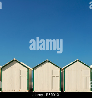 Strandkabinen an der Atlantikküste Stockfoto