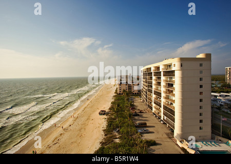 Blick von der Dachterrasse Blick nach Norden auf Fort Meyers Beach Florida Stockfoto