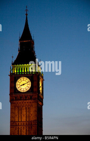 Big Ben in der Nacht in der Stadt London England Stockfoto