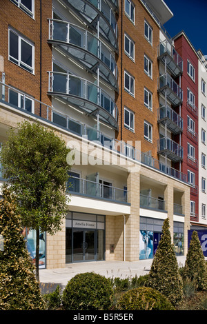 Eingang zum Beaufort Park Apartments im Norden von London auf der alten Seite der RAF Hendon Flugplatz Hendon Stockfoto