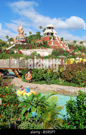 Blick auf den Park zeigt Tower Power Ride, Siam Park Water Kingdom Theme Park, Costa Adeje, Teneriffa, Kanarische Inseln, Spanien Stockfoto