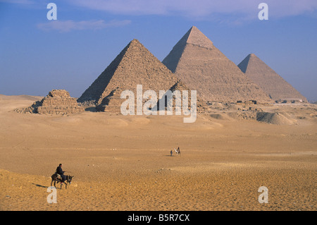 Elk157 1873 Ägypten Pyramiden von Gizeh durch Wüste Stockfoto