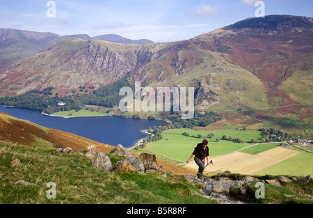 Blick zurück von 'Buttermere-See' und Wharnscale Warnscale unten aus "Scarth Lücke" Pfad Stockfoto