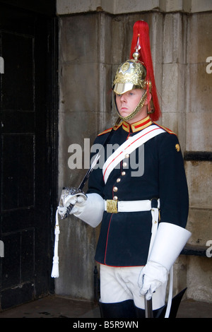 Soldat der Household Cavalry der britischen Armee bewacht die Horse Guards in London England Stockfoto