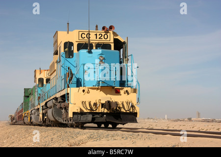 Der längste Zug der Welt. Eisenerz trainieren in der Nähe von Nouadhibou Mauretanien Westsahara Stockfoto