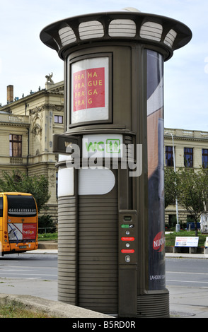 Münz-unisex öffentliche Toilettenkabine in Prag Tschechische Republik Stockfoto