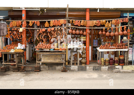 Keramik und Kuriositäten zum Verkauf in Pondicherry, Indien. Stockfoto