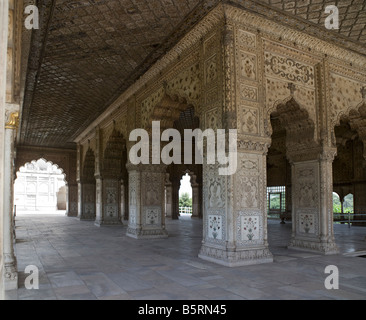 Diwan-i-Khas Roten Fort Delhi Indien Detail der eingelegten Spalten Stockfoto
