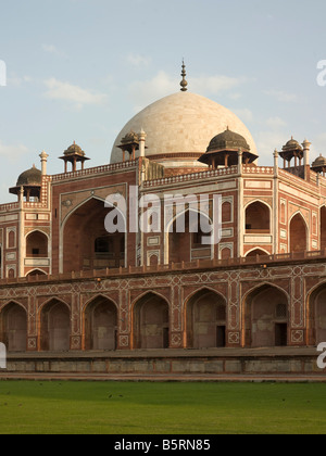 Humayuns Grab Delhi Indien Mausoleum des zweiten Mogulkaiser Mittelteil mit Kuppel Stockfoto