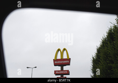 McDonald s Blick aus dem Autofenster Stockfoto