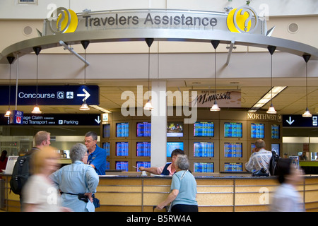 Reisenden Hilfe Zähler in der Minneapolis-Saint Paul International Airport in Minneapolis Minnesota Stockfoto