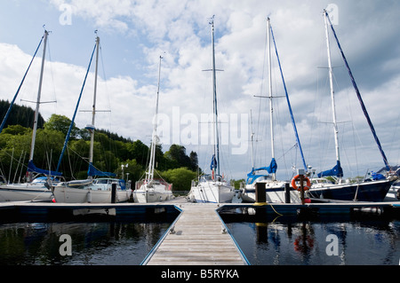 Segelboote angedockt am Hafen in Crinan Canal Bellanoch, Argyl und Bute, Scotland Stockfoto