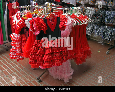 Flamenco-Kleid zum Verkauf in Spanien. Stockfoto