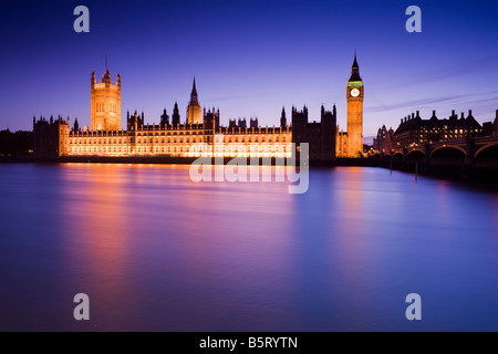 UK London Big Ben und den Houses of Parliament, die über den Fluss Themse angesehen Stockfoto