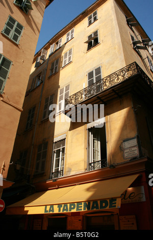 Rustikale alte Gebäude in der Altstadt von Nizza, im Süden Frankreichs Stockfoto