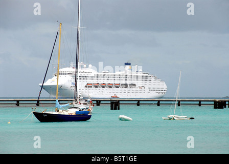 Kreuzfahrt Schiff, Boot, Kuto Bucht, Insel der Kiefern, Neu-Kaledonien Stockfoto