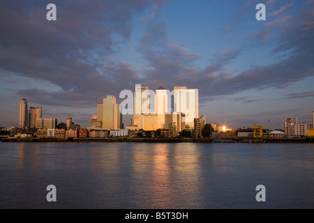 UK London Canary Wharf finanziellen Bezirk betrachtet über die Themse Stockfoto