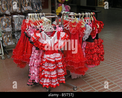 Flamenco-Kleid zum Verkauf in Spanien. Stockfoto