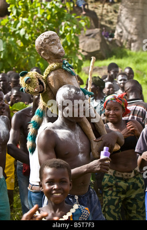 Dorfbewohner im nördlichen Togo feiern während des jährlichen Evala-Festival Stockfoto