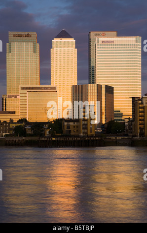 UK London Canary Wharf finanziellen Bezirk betrachtet über die Themse Stockfoto