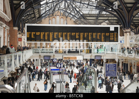 UK London Abreise Board Liverpool street station Stockfoto