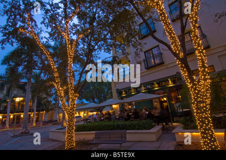 Vereinigte Staaten von Amerika Florida Naples 5th Avenue Restaurant in der Nacht Stockfoto