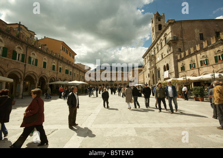 Piazza del Popolo in Ascoli Piceno, Le Marche, Italien Stockfoto