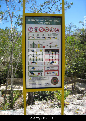 Hinweisschild am Cenote Dos Ojos Stockfoto