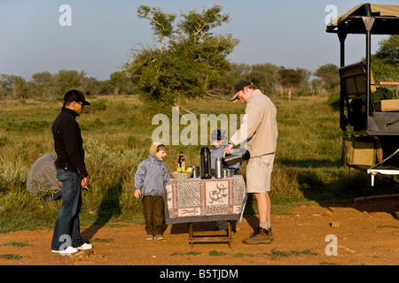 South Africa Madikwe Wildreservat in Privatbesitz Stop in the Wild für einen Kaffee am frühen Morgen Stockfoto