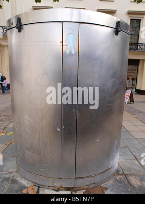 Öffentliche Toilette eingesperrt und von verwenden aufgrund mangelnder Wartung Westminster London Wettsektor Stockfoto