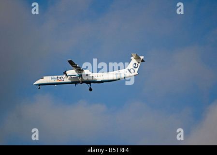 Fliegen werden von Bombardier Dash 8 Q402 Flugzeug G ECOA Stockfoto