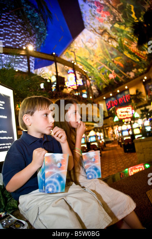 Südafrika das Privatbesitz Sun City Resort im nördlichen Teil des Landes Popcorn und entspannen Sie sich in der Nähe des Casinos Stockfoto