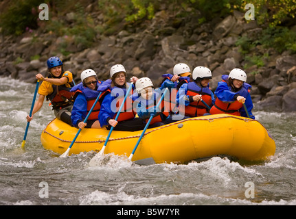 BIG SKY, MONTANA, USA - White Water rafting auf dem Fluss Gallatin Stockfoto