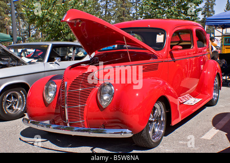 Rot 1937 Ford V8 Coupé Stockfoto