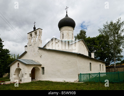 Kirche St. Joachim und Anna (erste Hälfte des 16. Jahrhunderts) in Pskow (Russland) Stockfoto