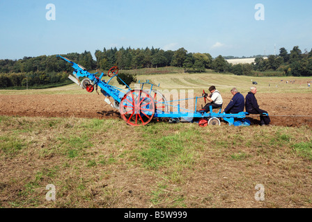 Surrey County Pflügen Match Country Fair Pflug geschleppt auf ein Kabel zwischen zwei Fowler Pflügen Dampfmaschinen Zahlen 1522 Stockfoto