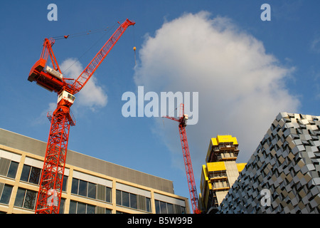 Hochhaus-Turmdrehkrane, Hochbau in Sheffield, England 2008 Stockfoto