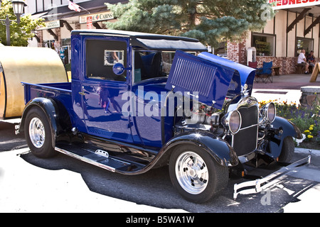 Blauen Ford V8 Pick-up LKW-Hot-Rod mit Kompressor Stockfoto