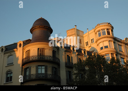 Sonnenuntergang am Gebäude in Barcelona, Spanien Stockfoto