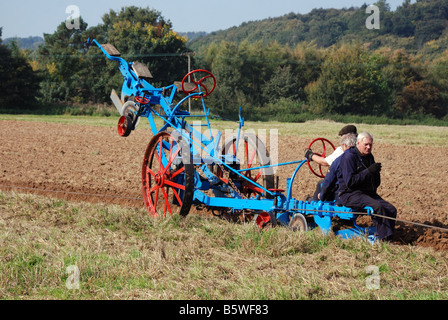 Surrey County Pflügen Match Country Fair Pflug geschleppt auf ein Kabel zwischen zwei Fowler Pflügen Dampfmaschinen Zahlen 1522 Stockfoto